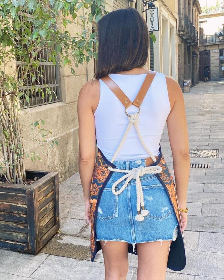 δεσιμο πλατης σε ποδιες barista bartender